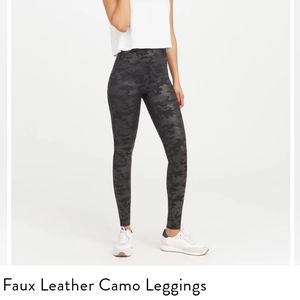 Spanx camo legging. Ladies size XS